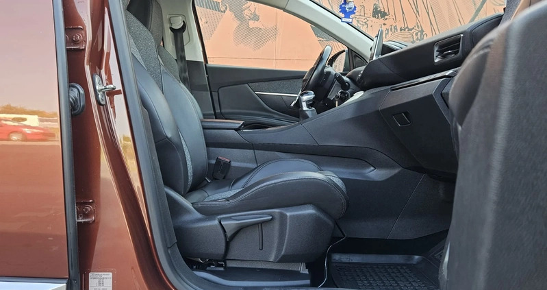 Peugeot 3008 cena 70900 przebieg: 97900, rok produkcji 2018 z Katowice małe 742